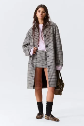 Abrigo tipo car coat holgado de botonadura sencilla – Gris a cuadros