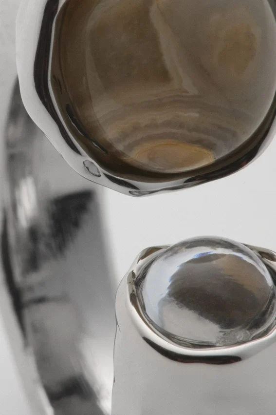 Anillo abierto con piedras orgánicas – Plata Anillo abierto con piedras orgánicas – Plata