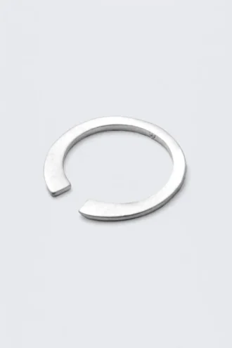 Anillo abierto minimalista bañado en plata – Plata