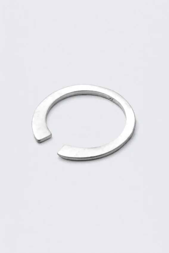 Anillo abierto minimalista bañado en plata – Plata Anillo abierto minimalista bañado en plata – Plata