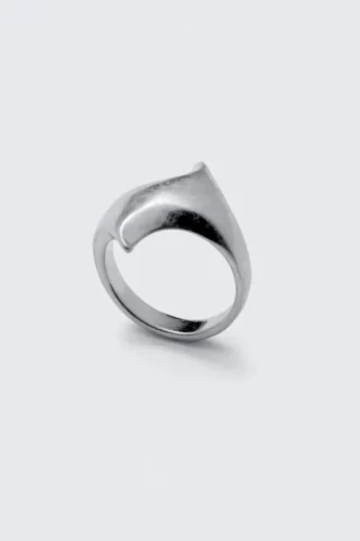 Anillo escultural con garras – Plata