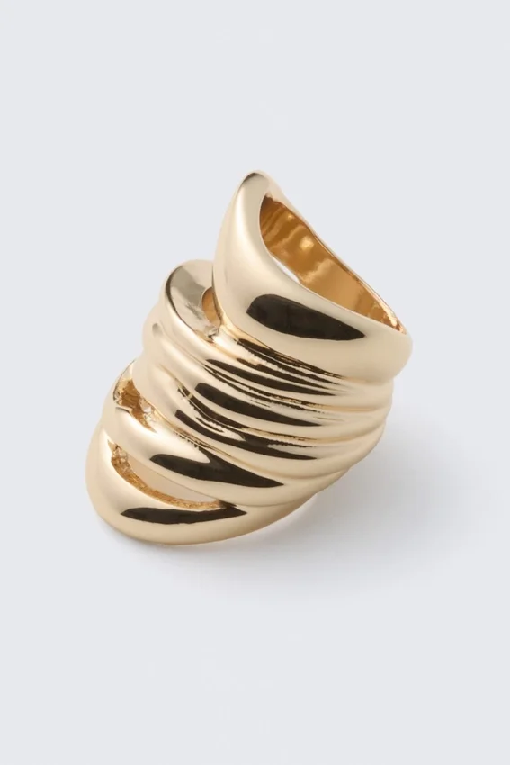 Anillo escultural de formas orgánicas y voluminoso – Dorado Anillo escultural de formas orgánicas y voluminoso – Dorado