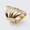 Anillo escultural de formas orgánicas y voluminoso – Dorado Anillo escultural de formas orgánicas y voluminoso – Dorado
