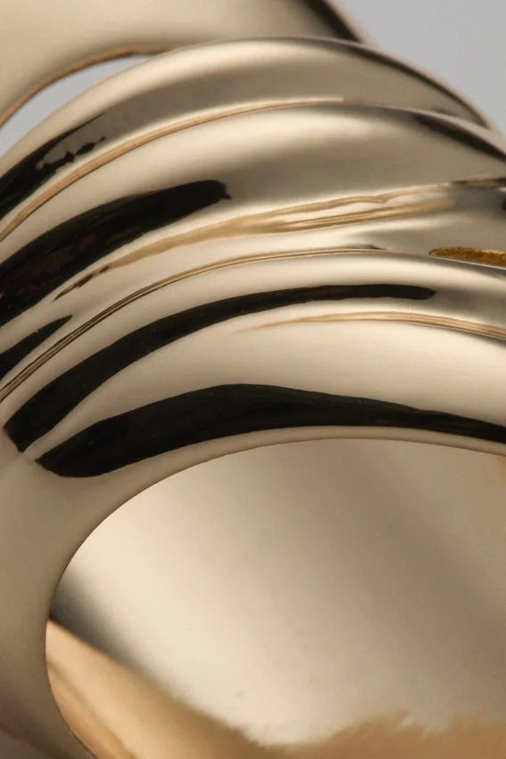 Anillo escultural de formas orgánicas y voluminoso – Dorado Anillo escultural de formas orgánicas y voluminoso – Dorado