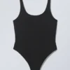 Bañador con escote redondo y espalda baja – Negro Bañador con escote redondo y espalda baja – Negro