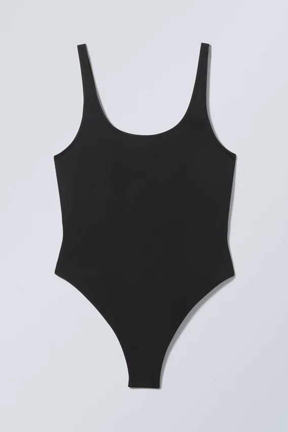 Bañador con escote redondo y espalda baja – Negro Bañador con escote redondo y espalda baja – Negro