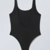 Bañador con escote redondo y espalda baja – Negro Bañador con escote redondo y espalda baja – Negro