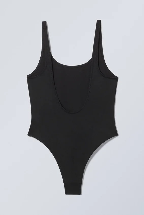 Bañador con escote redondo y espalda baja – Negro Bañador con escote redondo y espalda baja – Negro