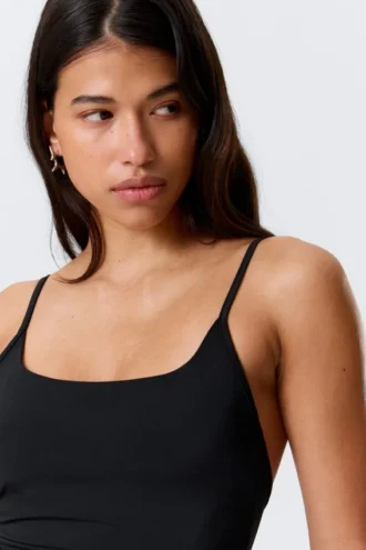 Bañador de cuello cuadrado – Negro
