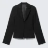 Blazer entallado con mangas con aberturas – Negro Blazer entallado con mangas con aberturas – Negro