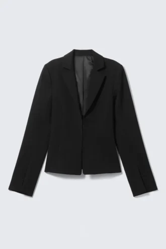 Blazer entallado con mangas con aberturas – Negro