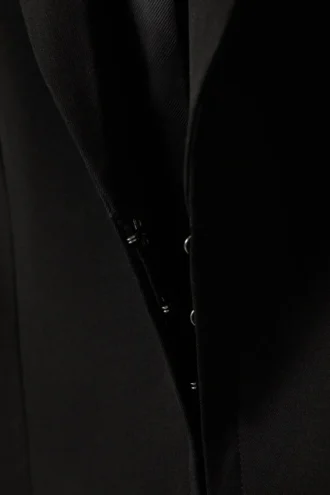 Blazer entallado con mangas con aberturas – Negro