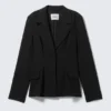 Blazer entallado de botonadura sencilla – Negro