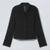 Blazer entallado de botonadura simple – Negro Blazer entallado de botonadura simple – Negro