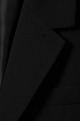 Blazer entallado de corte holgado y botonadura simple – Negro