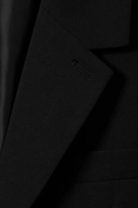 Blazer entallado de corte holgado y botonadura simple – Negro Blazer entallado de corte holgado y botonadura simple – Negro
