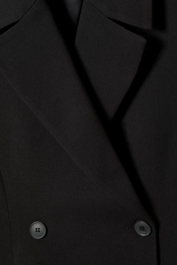 Blazer entallado de doble botonadura – Negro Blazer entallado de doble botonadura – Negro