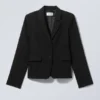 Blazer entallado Esma – Negro Blazer entallado Esma – Negro