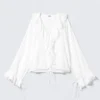Blusa cruzada de manga larga con volantes – Blanca Blusa cruzada de manga larga con volantes – Blanca