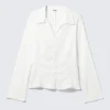 Blusa entallada con textura – Blanca Blusa entallada con textura – Blanca