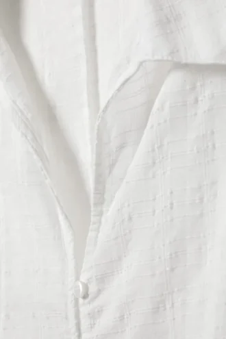 Blusa entallada con textura – Blanca