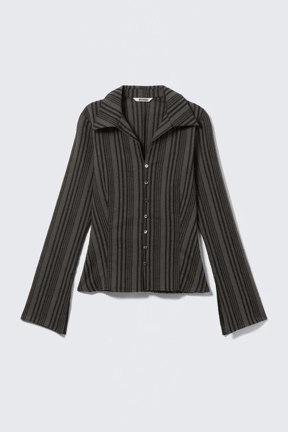 Blusa entallada con textura – Rayas gris oscuro Blusa entallada con textura – Rayas gris oscuro