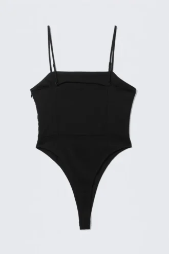 Body ajustado con cuello cuadrado – Negro