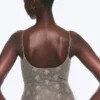 Body de encaje transparente con espalda baja – Gris empolvado transparente