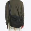 Bolso bandolera con cordón – Negro