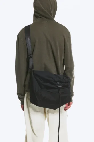 Bolso bandolera con cordón – Negro