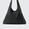 Bolso bandolera holgado de imitación de piel – Negro
