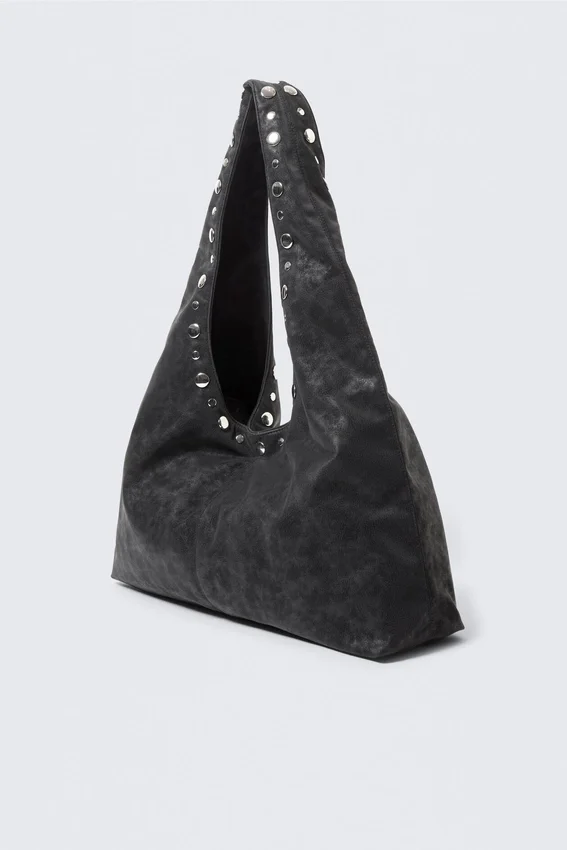 Bolso bandolera holgado de imitación de piel – Negro con tachuelas Bolso bandolera holgado de imitación de piel – Negro con tachuelas