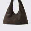 Bolso bandolera holgado de piel sintética – Marrón oscuro