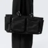 Bolso bandolera mediano con bolsillos – Negro