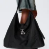 Bolso bandolera mediano con cierre y forma holgada – Negro Bolso bandolera mediano con cierre y forma holgada – Negro