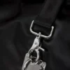 Bolso bandolera mediano con cierre y forma holgada – Negro Bolso bandolera mediano con cierre y forma holgada – Negro