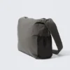 Bolso bandolera utilitario – Gris oscuro Bolso bandolera utilitario – Gris oscuro
