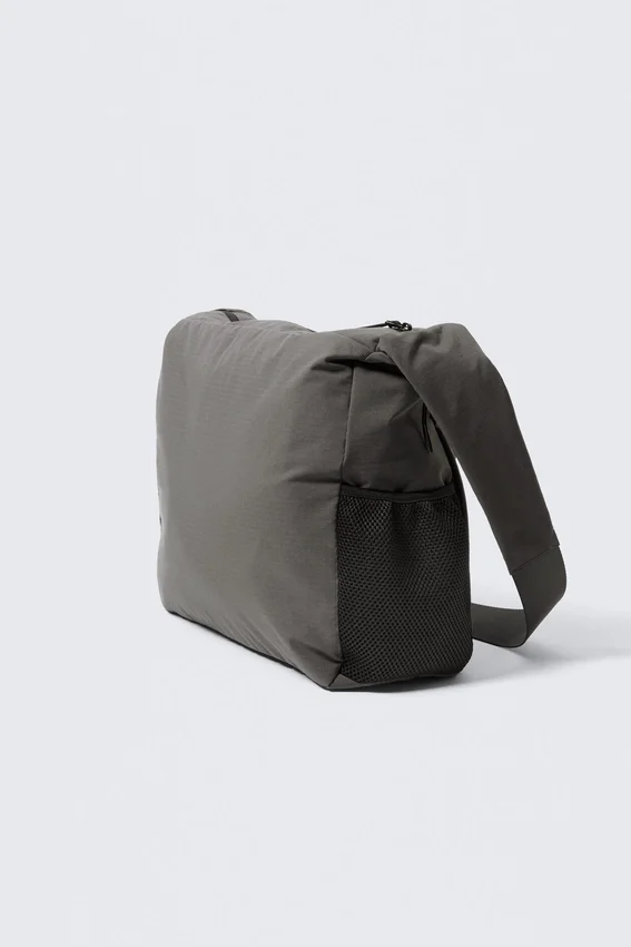 Bolso bandolera utilitario – Gris oscuro Bolso bandolera utilitario – Gris oscuro