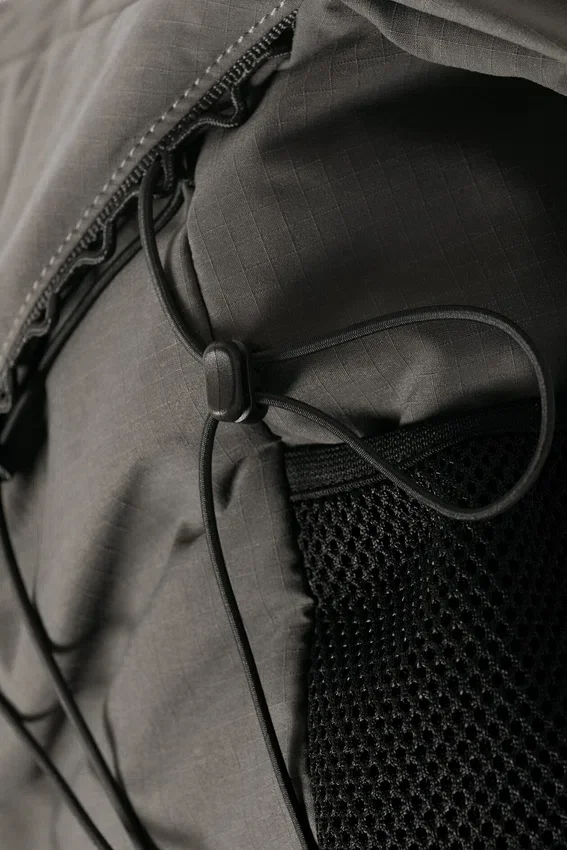 Bolso bandolera utilitario – Gris oscuro Bolso bandolera utilitario – Gris oscuro