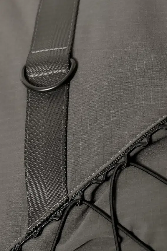 Bolso bandolera utilitario – Gris oscuro Bolso bandolera utilitario – Gris oscuro