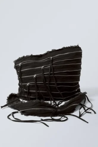 Bolso con múltiples cremalleras de denim lavado – Negro