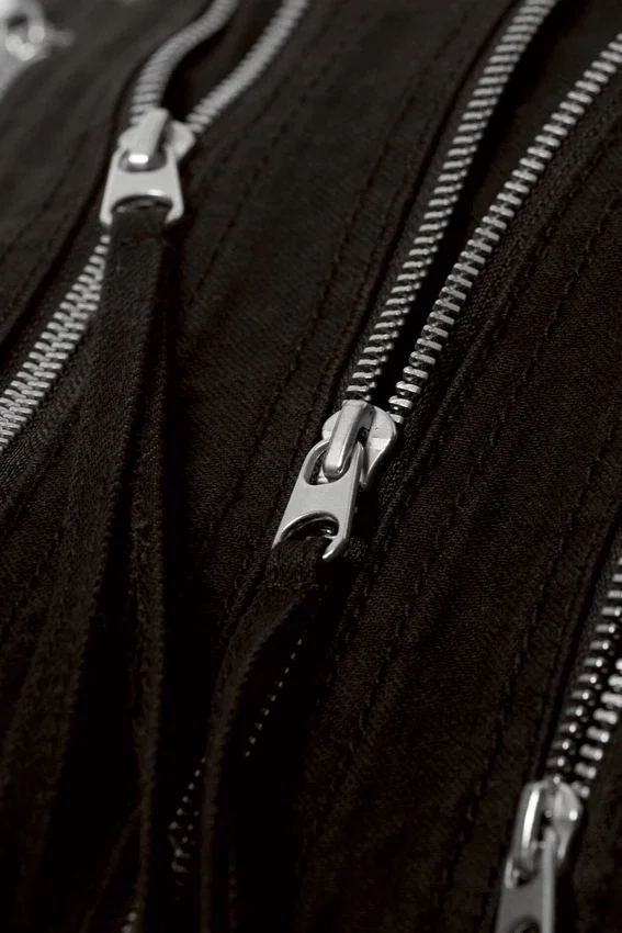 Bolso con múltiples cremalleras de denim lavado – Negro Bolso con múltiples cremalleras de denim lavado – Negro