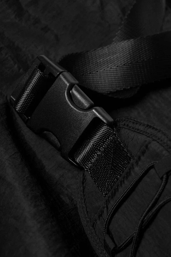 Bolso de hombro con cordón Dawa – Negro Bolso de hombro con cordón Dawa – Negro