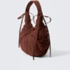 Bolso de hombro con fruncidos en forma de media luna – Marrón oscuro