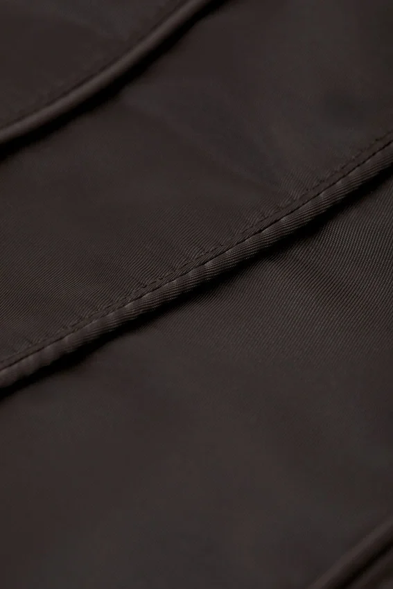 Bolso de hombro con ribete – Marrón oscuro Bolso de hombro con ribete – Marrón oscuro
