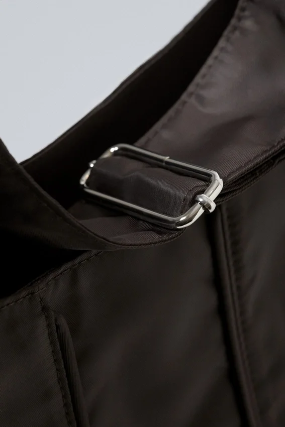 Bolso de hombro con ribete – Marrón oscuro Bolso de hombro con ribete – Marrón oscuro