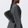 Bolso de hombro con tachuelas – Negro Bolso de hombro con tachuelas – Negro