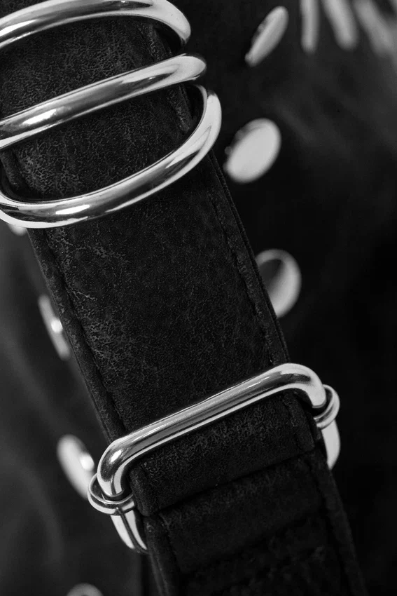 Bolso de hombro con tachuelas – Negro Bolso de hombro con tachuelas – Negro