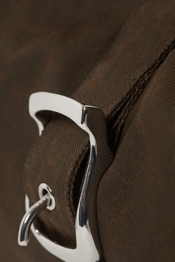 Bolso de hombro de lona con hebilla estructurada – Marrón Bolso de hombro de lona con hebilla estructurada – Marrón