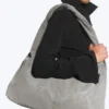 Bolso de hombro holgado de imitación de piel – Gris polvoriento